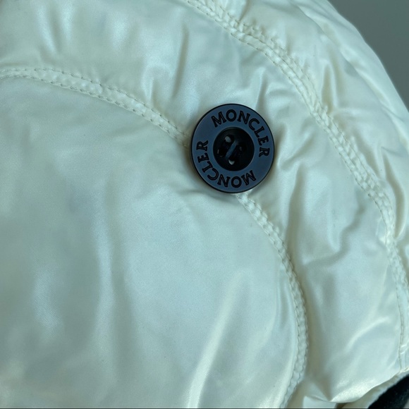 Moncler hat - Picture 10 of 12